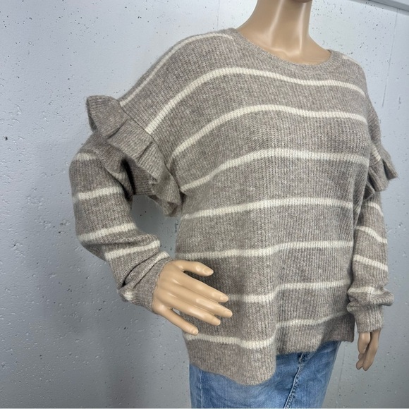 debut size Women’s Large Beige Striped Ruffle Sweater - Picture 3 of 12